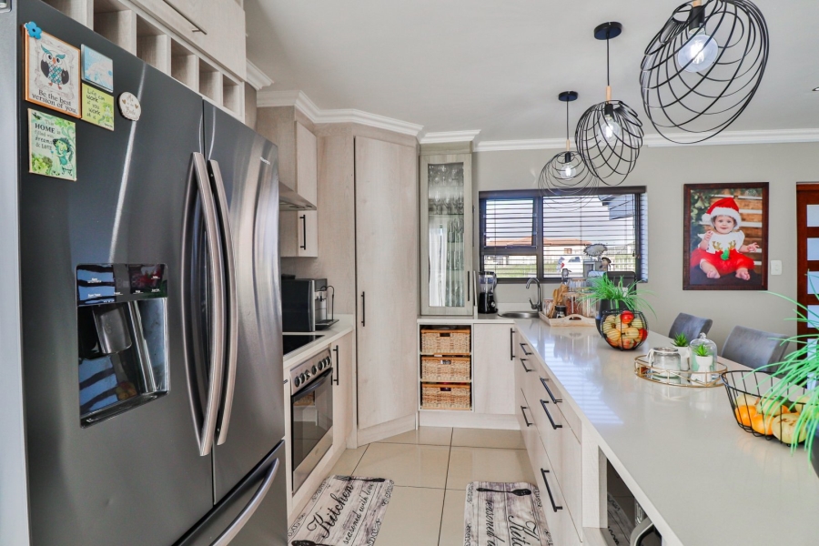 4 Bedroom Property for Sale in Island View Western Cape